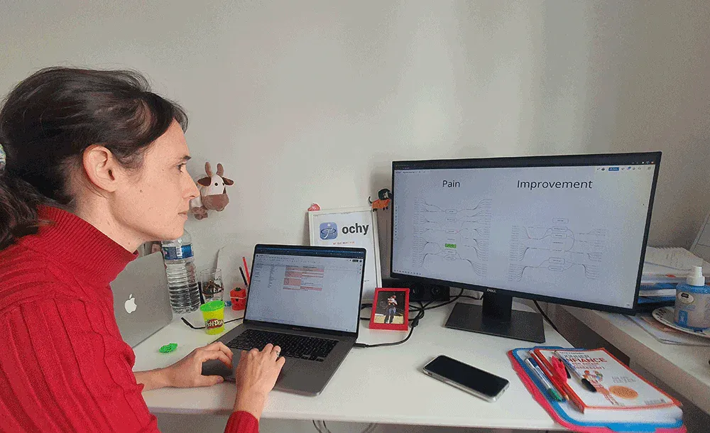 Perrine al lavoro per migliorare l'algoritmo biomeccanico per l'analisi della corsa agli inizi di Ochy