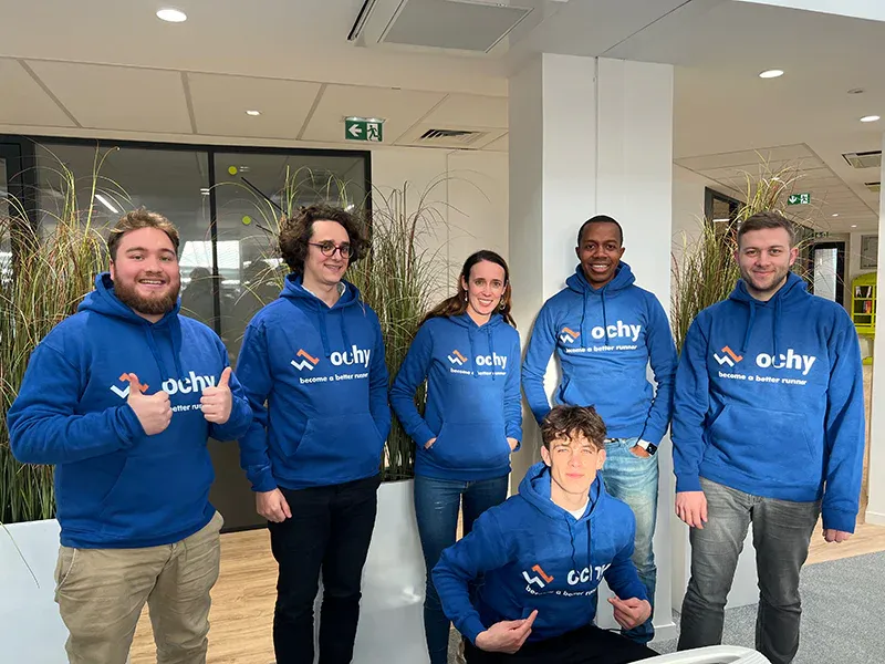 Il team di Ochy con l'abbigliamento Ochy